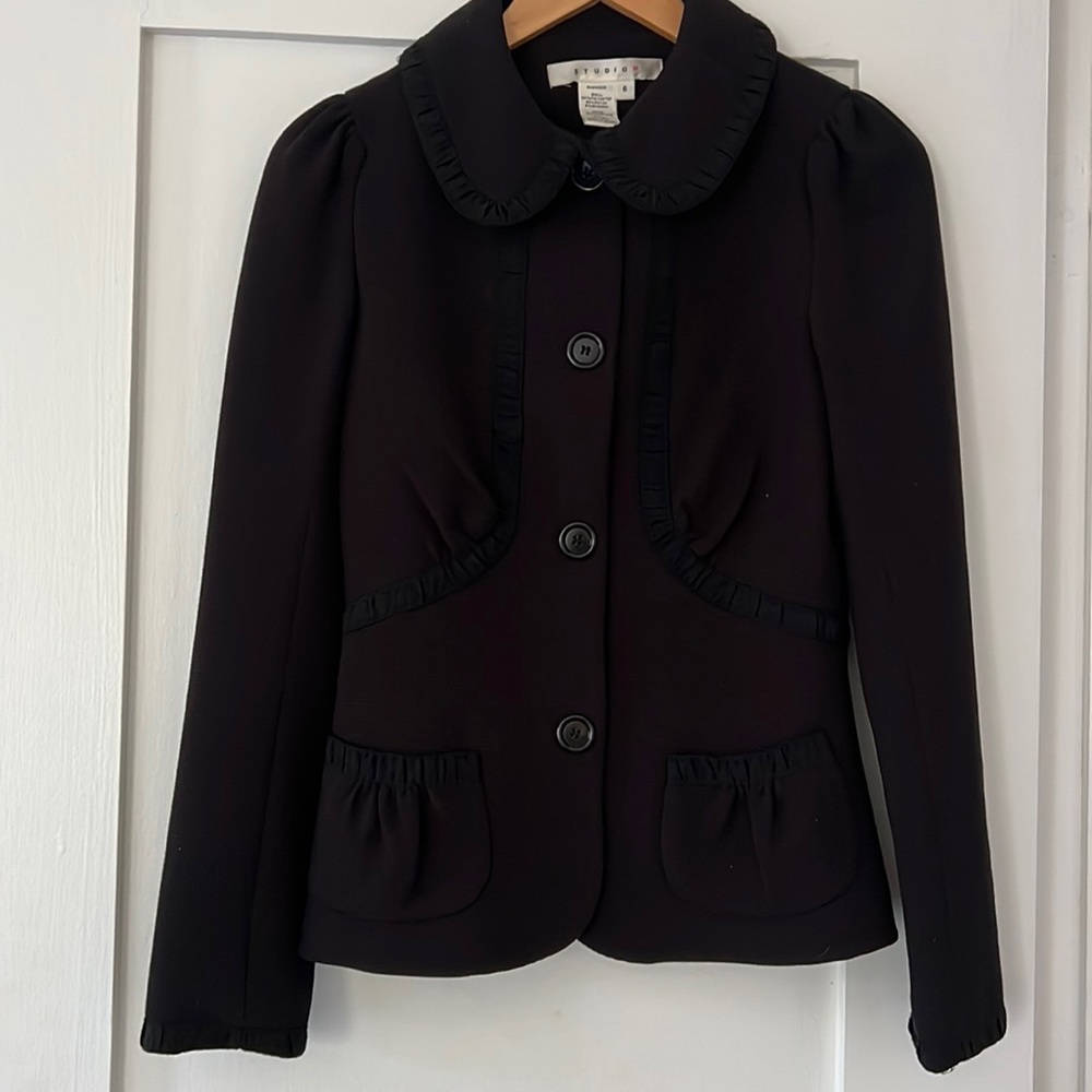EUC max studio black tailor fitted gorgeous jacket. True black.
